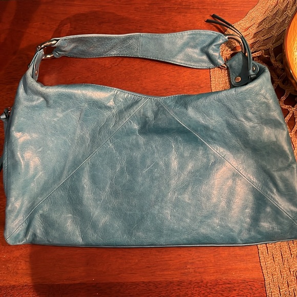 2025 FALL HANDBAG TREND ALERT!! Hobo brand Paulette hobo style shoulder bag - Picture 7 of 8